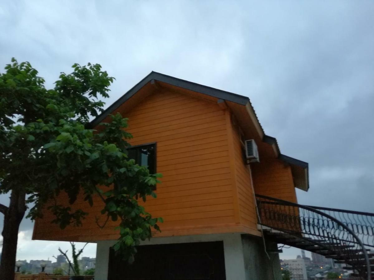 Деревянный Котеж The 1 С Выдом На Город Batumi Exterior foto